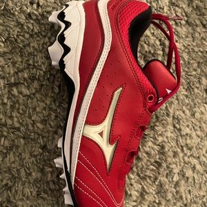 Women’s size 8 Mizuno softball cleat